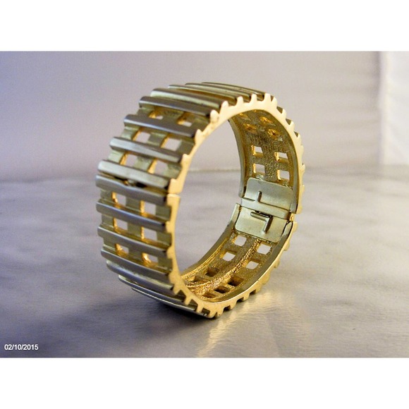Vintage Lucien Piccard Clamper Bracelet Gold Plated Cuff , Signed - Picture 2 of 5